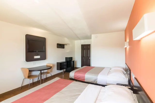 2 Queen Beds Non-Smoking, Motel6 Wichita Falls, TX - North 3/10
