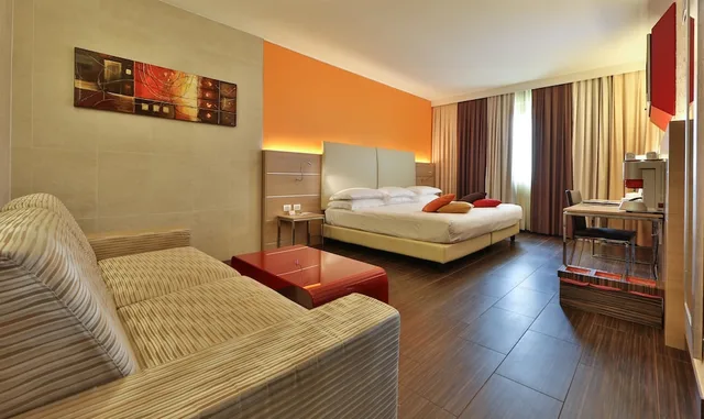 غرفة ديلوكس ثلاثية بسرير كينج مع أريكة، Best Western Plus Soave Hotel 1/6