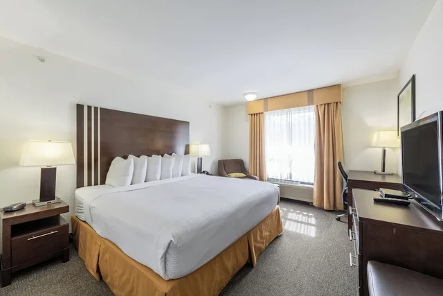 غرفة بسرير كينج، Ramada Limited Golden 1/4