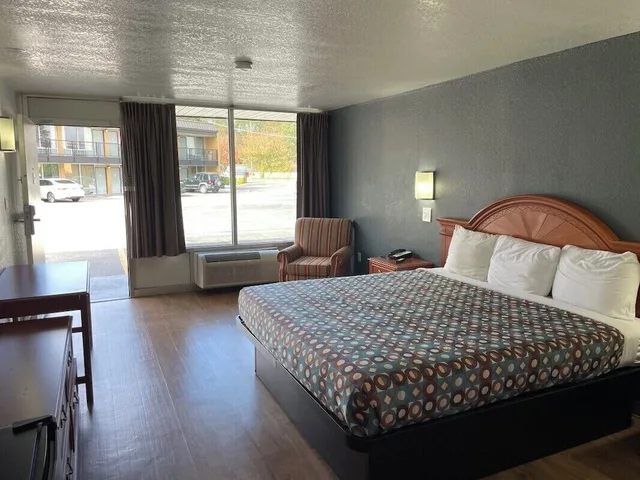 غرفة بسرير كينج، Budget Inn Greenville By Hotel O I-85 3/10