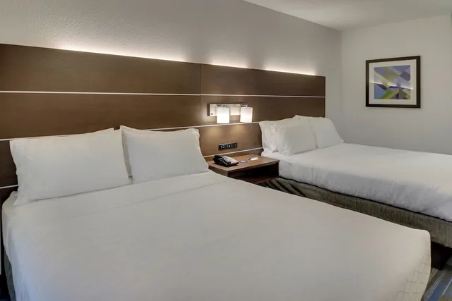 غرفة قياسية بسريرين كوين في الطابق العلوي، Holiday Inn Express Fishkill-Mid Hudson Valley 3/9