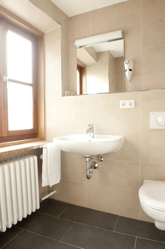 غرفة بريميوم بسرير مزدوج، Hotel Blauer Bock 2/5