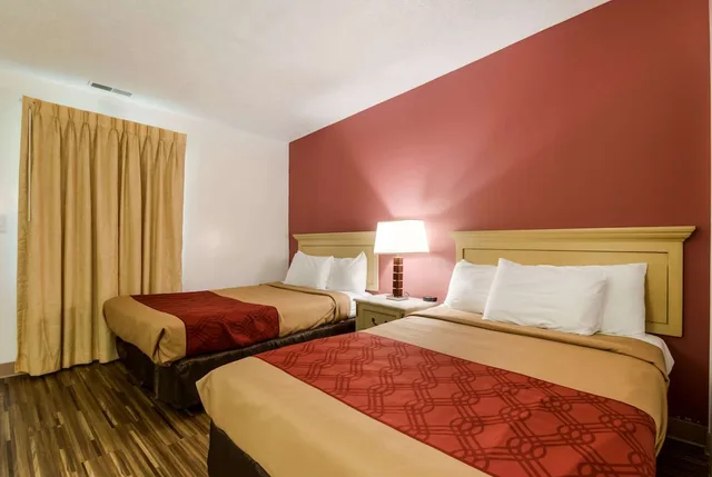 غرفة بسريرين كوين، Econo Lodge Inn & Suites Lake Harmony - Pocono Mountains Area 1/4
