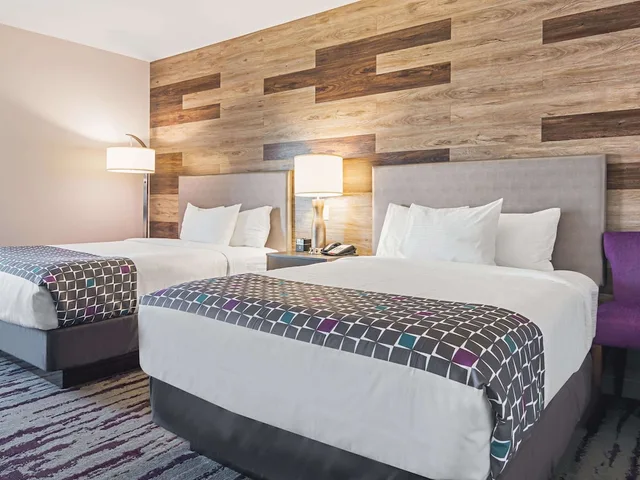 غرفة بسريرين كوين لذوي الإعاقة، La Quinta Inn Suites By Wyndham Dallas Wylie 2/3