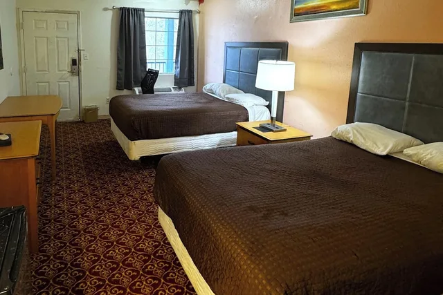 غرفة بسريرين كوين، Woodbridge Inn By OYO Rome 6/9