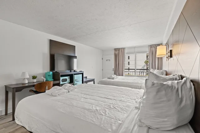 Standard, 2 Queen Beds, Beach Front, City View، Mermaid Inn 3/7