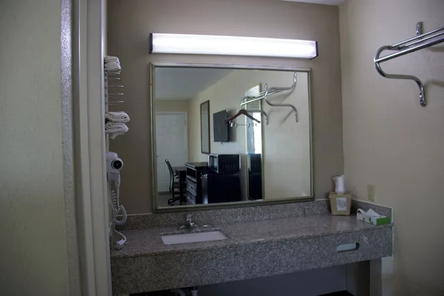 Standard, King Bed, Key West Inn Cookeville 4/5