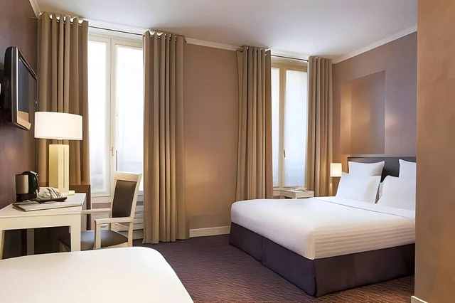 غرفة سوبيريور بسرير كوين وسريرين منفصلين بشرفة، Hotel Elysa Luxembourg 1/1