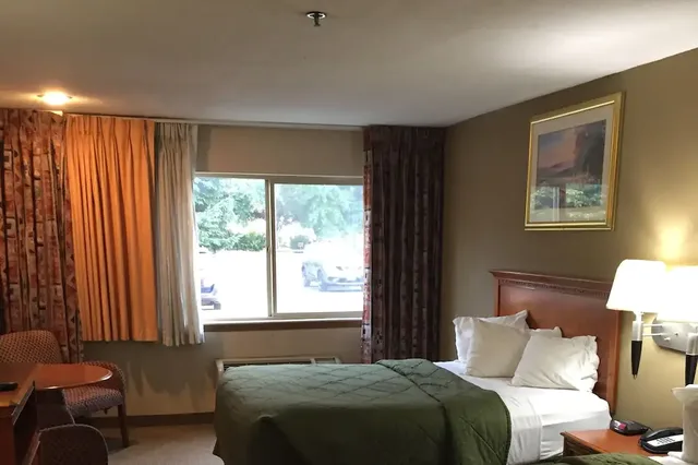 غرفة بسرير كوين لذوي الإعاقة، Quality Inn & Suites Wilsonville OR 3/6