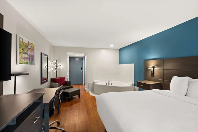 غرفة قياسية بسرير كينج بجاكوزي، Best Western Shackleford 1/3