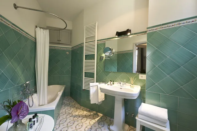 Deluxe, Queen Bed, Peruzzi Urban Residences 7/9