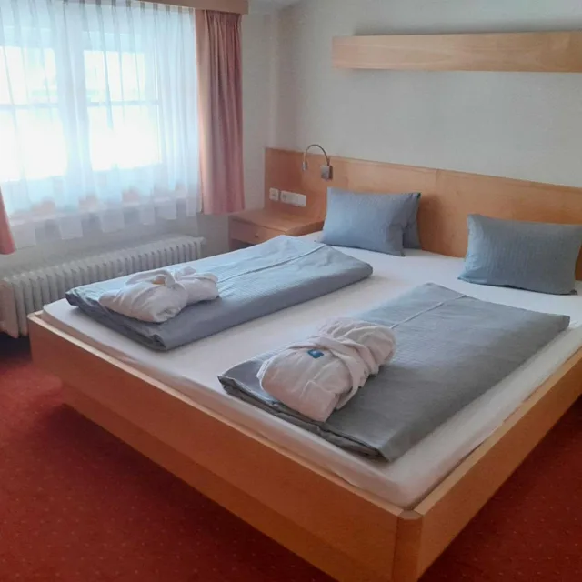 غرفة قياسية بسرير مزدوج، Berghotel Madlener 1/6