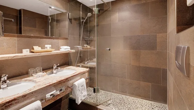غرفة قياسية بسريرين منفصلين، Morosani Posthotel 4/4
