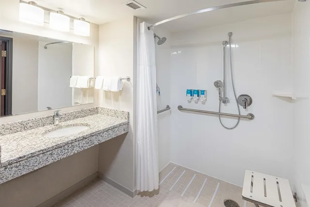 غرفة بسريرين كوين لذوي الإعاقة، Drury Inn and Suites Creve Coeur St Louis 4/4