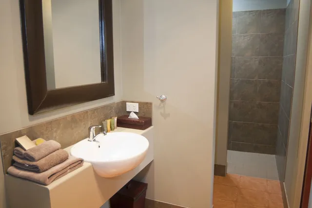 Upgrade, Executive, Studio, King Bed, Jetted Tub، Bairnsdale Motel 2/3