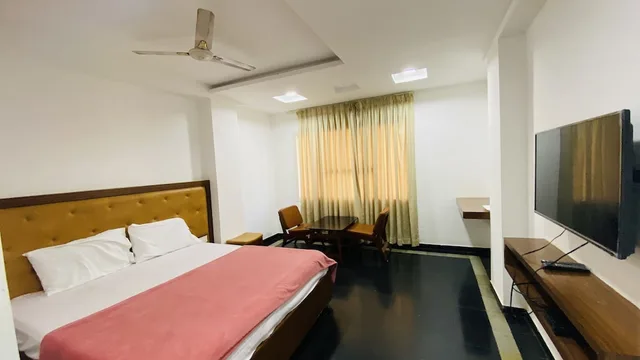 غرفة كومفورت بسرير فردي، Amaravathi Hotel 4/8
