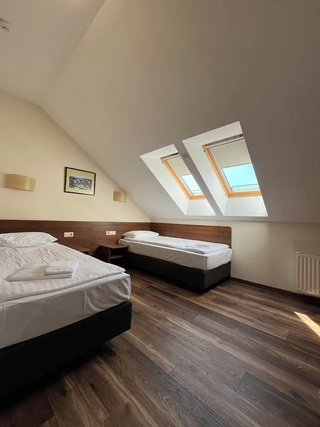 Room, Twin Beds, Attic, Memel Hotel 3/5