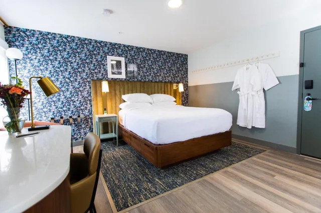 غرفة مريحة بسرير كوين لذوي الإعاقة، The Darwin Hotel 2/3