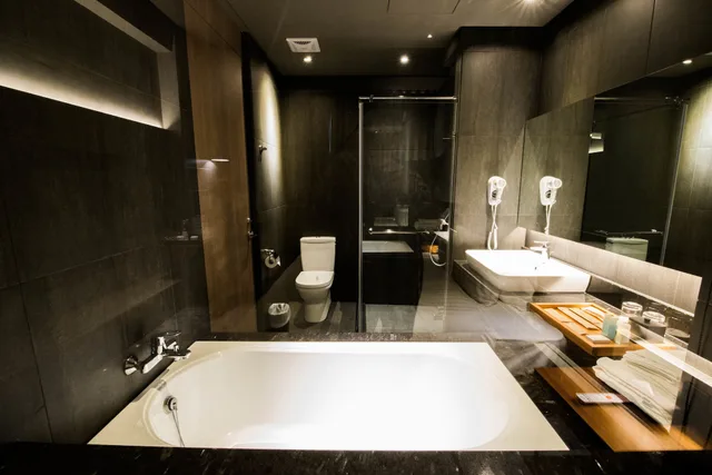 غرفة سوبيريور رباعية بسريرين كوين، Orient Luxury Hotel 2/2