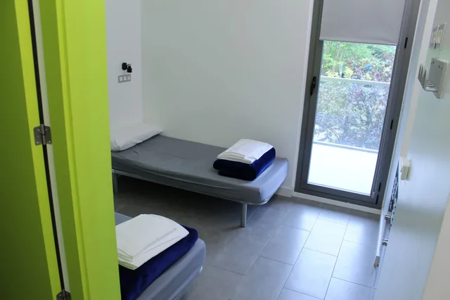 غرفة بسرير مزدوج بشرفة، Green Nest Hostel Uba Aterpetxea 2/5