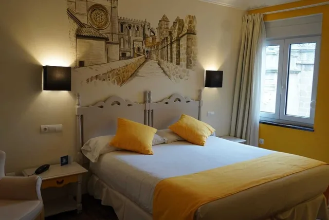 غرفة عائلية بسريرين منفصلين وسرير بطابقين، Hotel Palacio de Valderrabanos 1/8