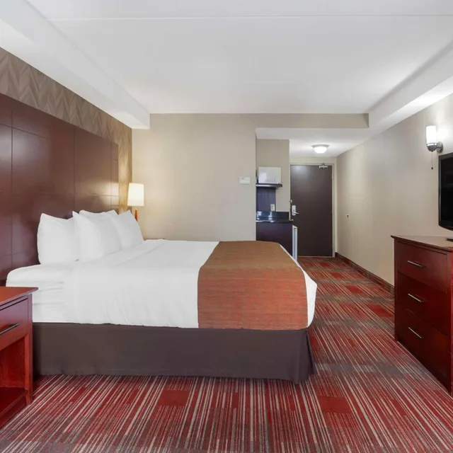 جناح بسرير كينج بجاكوزي، Best Western Plus Muskoka Inn 4/8