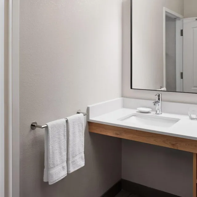 جناح بسرير كينج وسرير كوين بغرفة نوم واحدة مع أريكة، Residence Inn By Marriott Mississauga Arpt Corp Ctr West 9/10