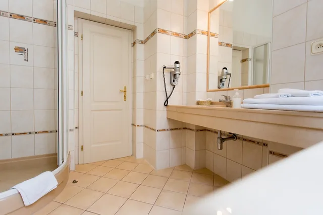 غرفة كلاسيكية بسرير مزدوج أو سريرين منفصلين مع سرير إضافي، Ontario Hotel Garni 10/10