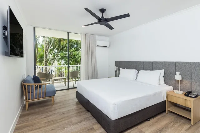 غرفة بريميير بسريرين كينج بإطلالة على المسبح بغرفتي نوم، Oaks Port Douglas Resort 1/5