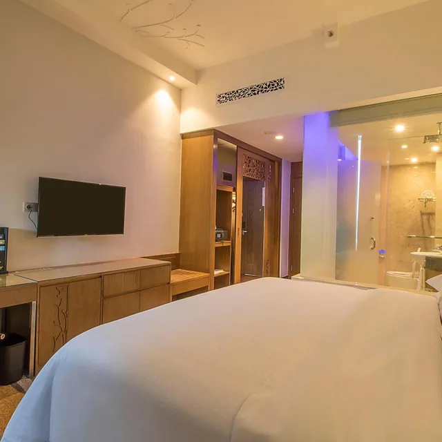 غرفة ديلوكس بسرير كينج بإطلالة على البحر، FOUR POINTS BY SHERATON MANADO 5/10
