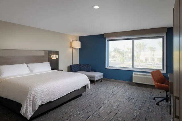 غرفة قياسية بسرير فردي، Holiday Inn Express & Suites Hawaiian Gardens 3/5