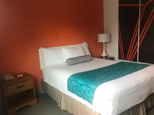 Room, Queen Bed, Accessible, Howard Johnson By Wyndham Salem 1/3