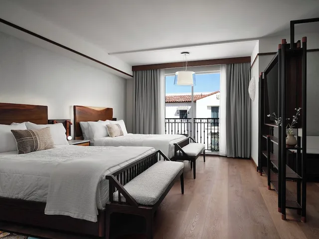 غرفة بسريرين كوين بإطلالة على الفناء لذوي الإعاقة، Sanctity Hotel Rancho Cucamonga Tapestry Collection Hilton 1/4