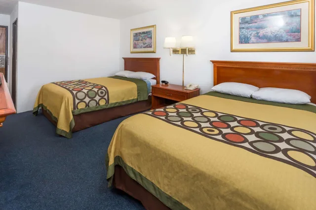 غرفة بسريرين كوين، Super 8 by Wyndham Pontiac 5/10