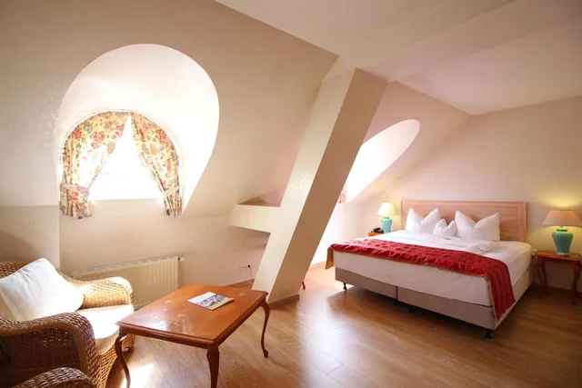 جناح جونيور، Hotel Am Muhlenteich Schwelm 5/10