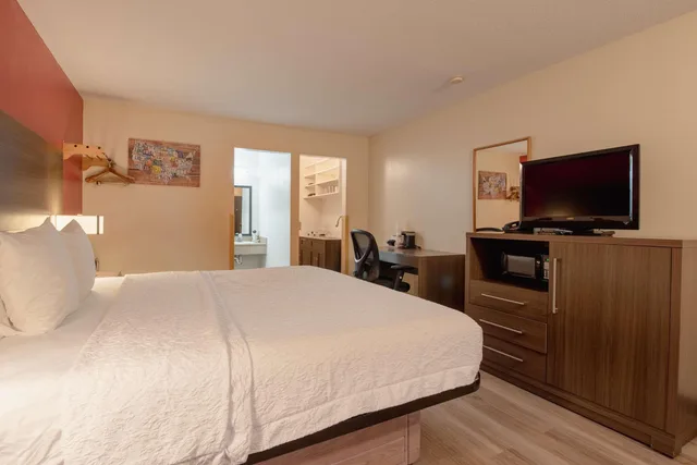 Efficiency, King Bed، Econo Lodge Cortez near Mesa Verde 2/9