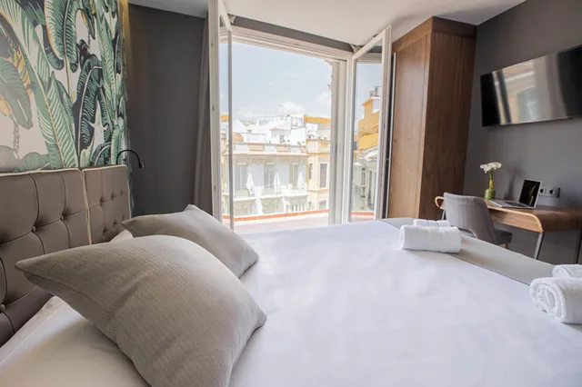 غرفة سوبيريور بسرير مزدوج بإطلالة على المدينة بشرفة، Malaga Premium Hotel 4/5