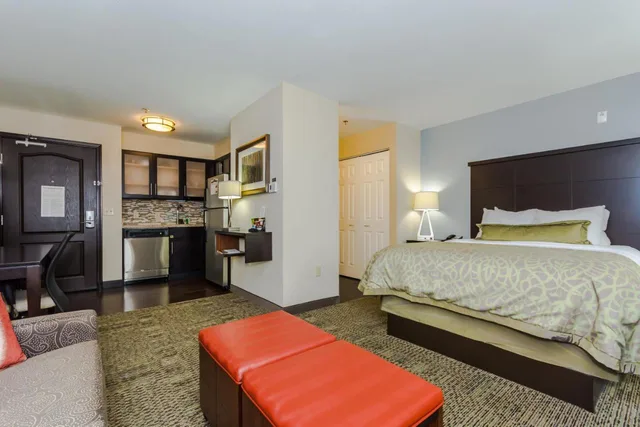 استوديو بسرير كوين لذوي الإعاقة، Staybridge Suites Grand Forks 1/3