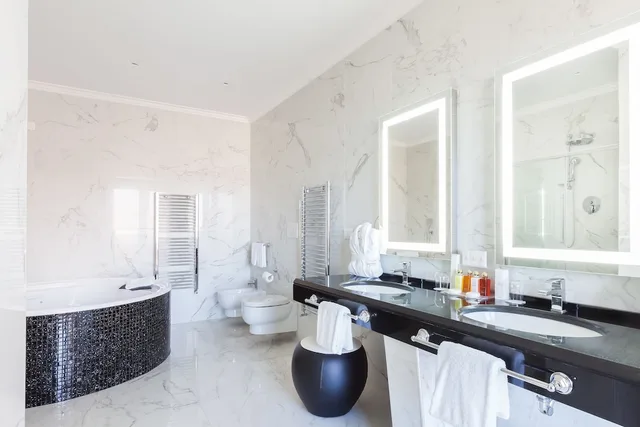 Suite, King Bed, Terrace, Radisson Blu Ghr Hotel Rome 8/8