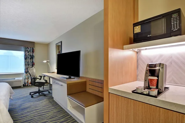 Room, King Bed, Sofa, Hilton Garden Inn Lake Buena Vista 4/6