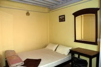 غرفة أساسية بحمام مشترك، Family Peace House 2/2