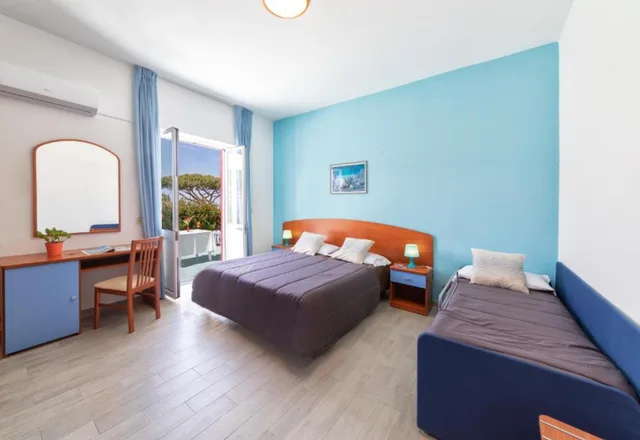 غرفة قياسية بإطلالة على البحر بشرفة، Hotel Costa Citara 1/3