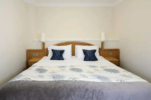 غرفة كلاسيكية بسرير كينج، Woodland Bay Hotel 2/8