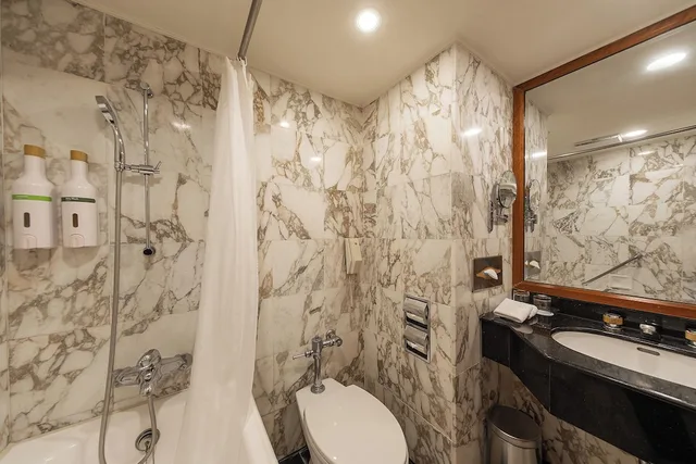 Standard, Single, Next to Elevator، National 6/8