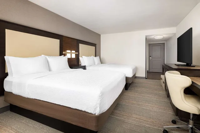 غرفة بسريرين كوين بإطلالة على النهر، Hampton Inn & Suites Napa 1/3