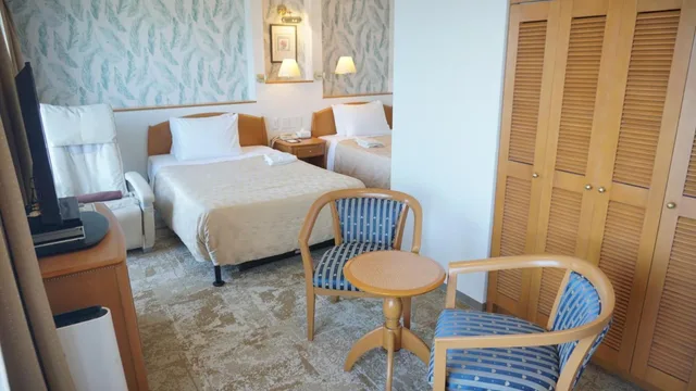 غرفة بسريرين منفصلين بإطلالة على البحر للمدخنين، Naha Beach Side Hotel 3/10