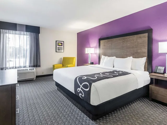 غرفة ديلوكس بسرير كينج، La Quinta Inn & Suites by Wyndham Myrtle Beach - N Kings Hwy 3/4