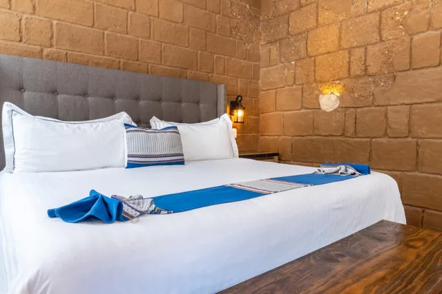 جناح جونيور، Hotel La Casa de Adobe 1/10