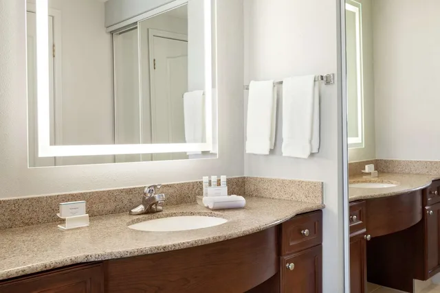 جناح بسرير كينج وسريرين كوين بغرفتي نوم، Homewood Suites By Hilton Sacramento Roseville 2/3