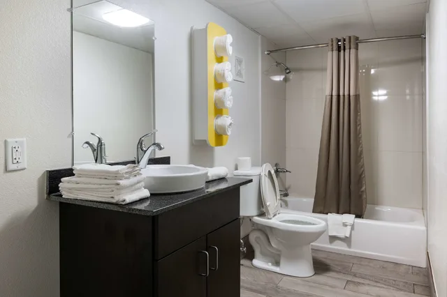 غرفة قياسية بسرير كينج للمدخنين، Motel6 Columbus, GA - Downtown 10/10